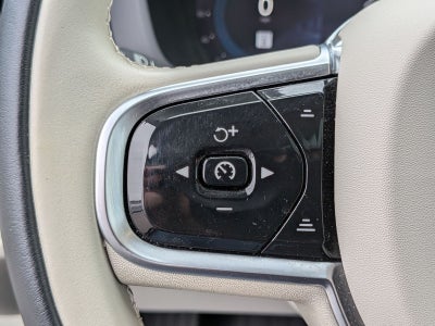 2023 Volvo XC60 B5 Ultimate Dark Theme