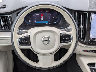 2023 Volvo XC60 B5 Ultimate Dark Theme