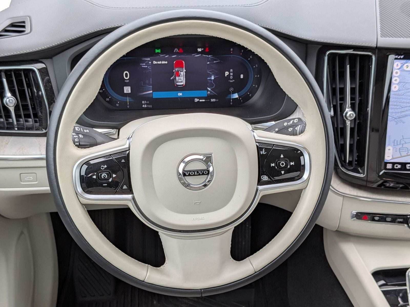 2023 Volvo XC60 B5 Ultimate Dark Theme