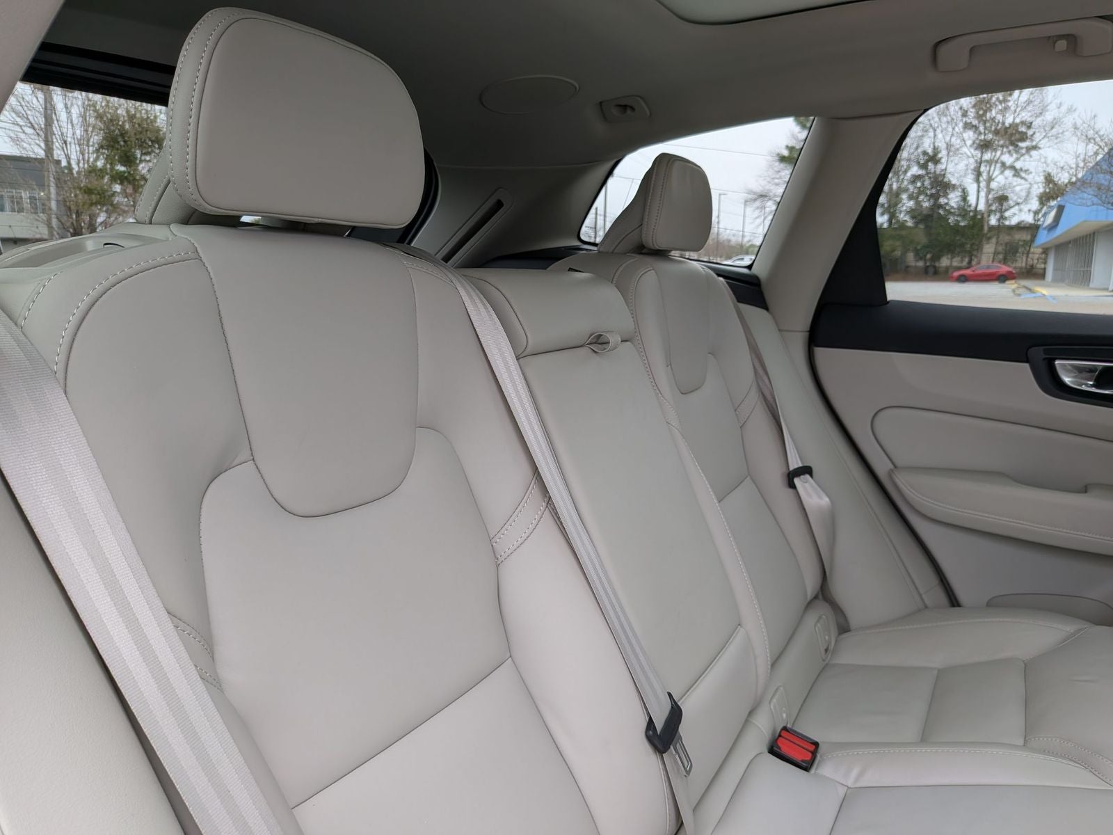 2023 Volvo XC60 B5 Ultimate Dark Theme