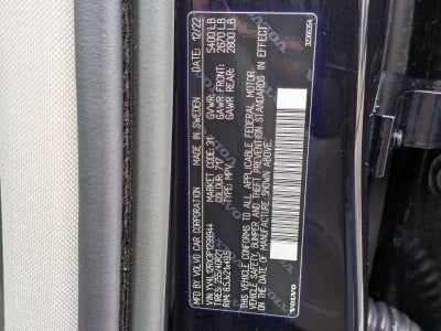 2023 Volvo XC60 B5 Ultimate Dark Theme