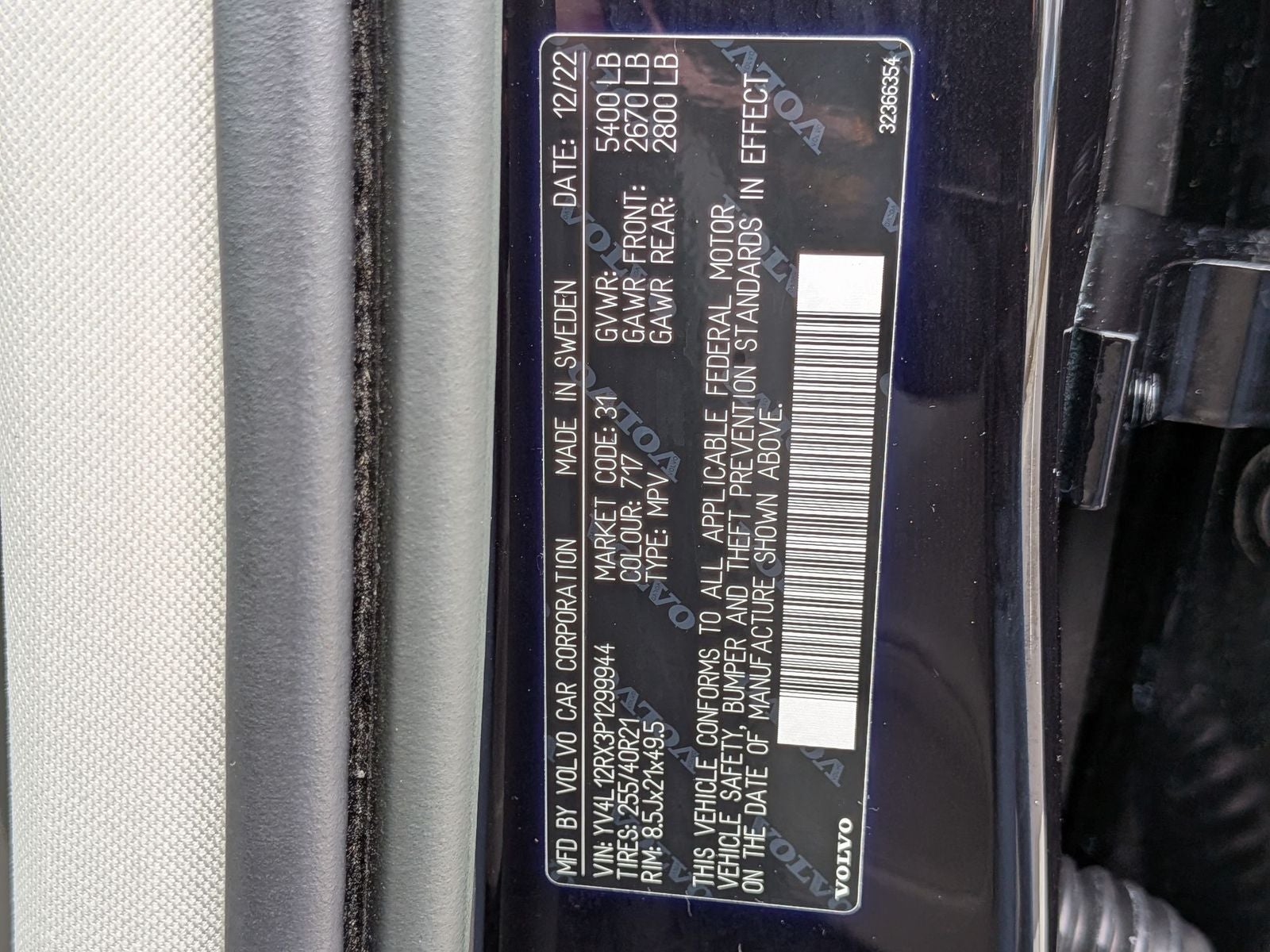 2023 Volvo XC60 B5 Ultimate Dark Theme