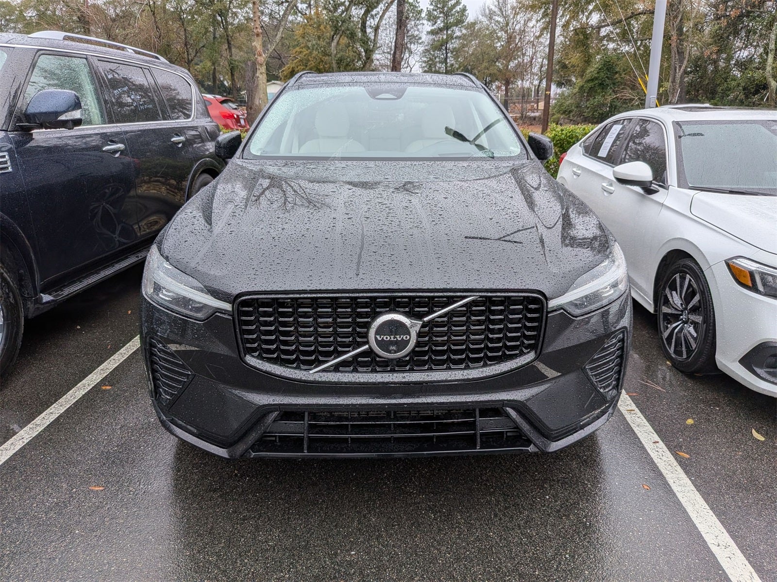 2023 Volvo XC60 B5 Ultimate Dark Theme
