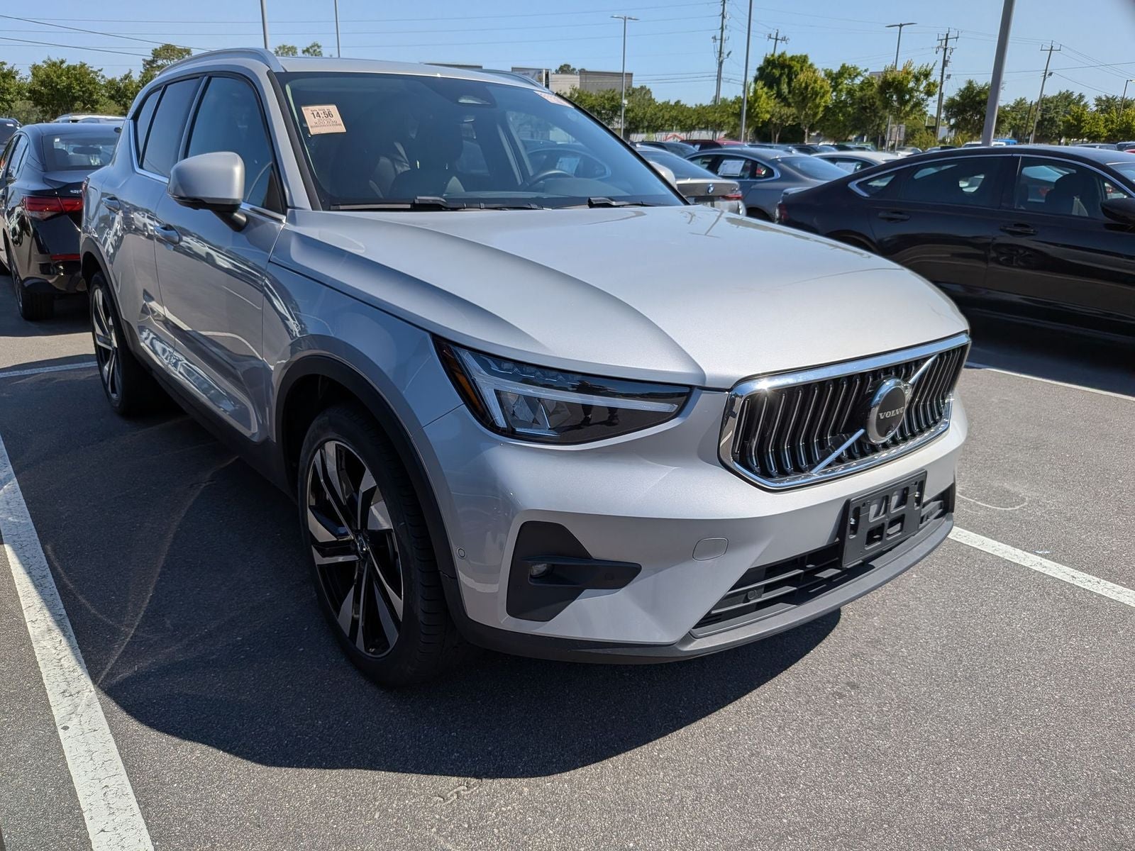2025 Volvo XC40 B5 Plus Bright Theme