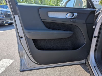 2025 Volvo XC40 B5 Plus Bright Theme