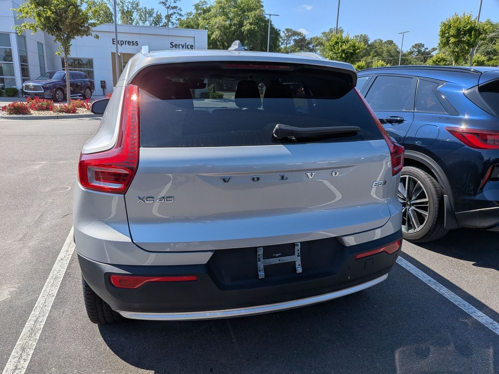 2025 Volvo XC40 B5 Plus Bright Theme