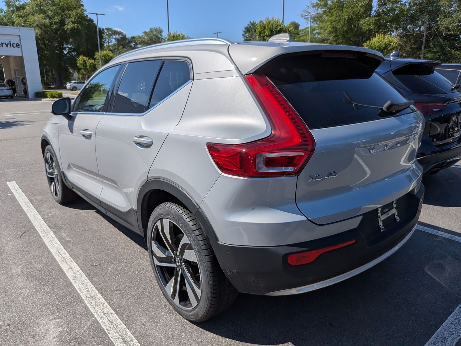 2025 Volvo XC40 B5 Plus Bright Theme