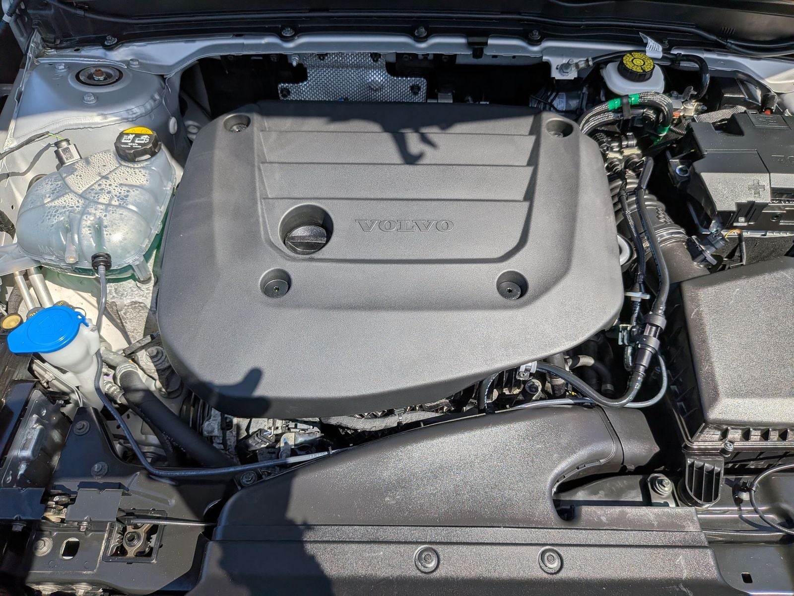 2025 Volvo XC40 B5 Plus Bright Theme