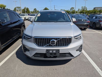 2025 Volvo XC40 B5 Plus Bright Theme
