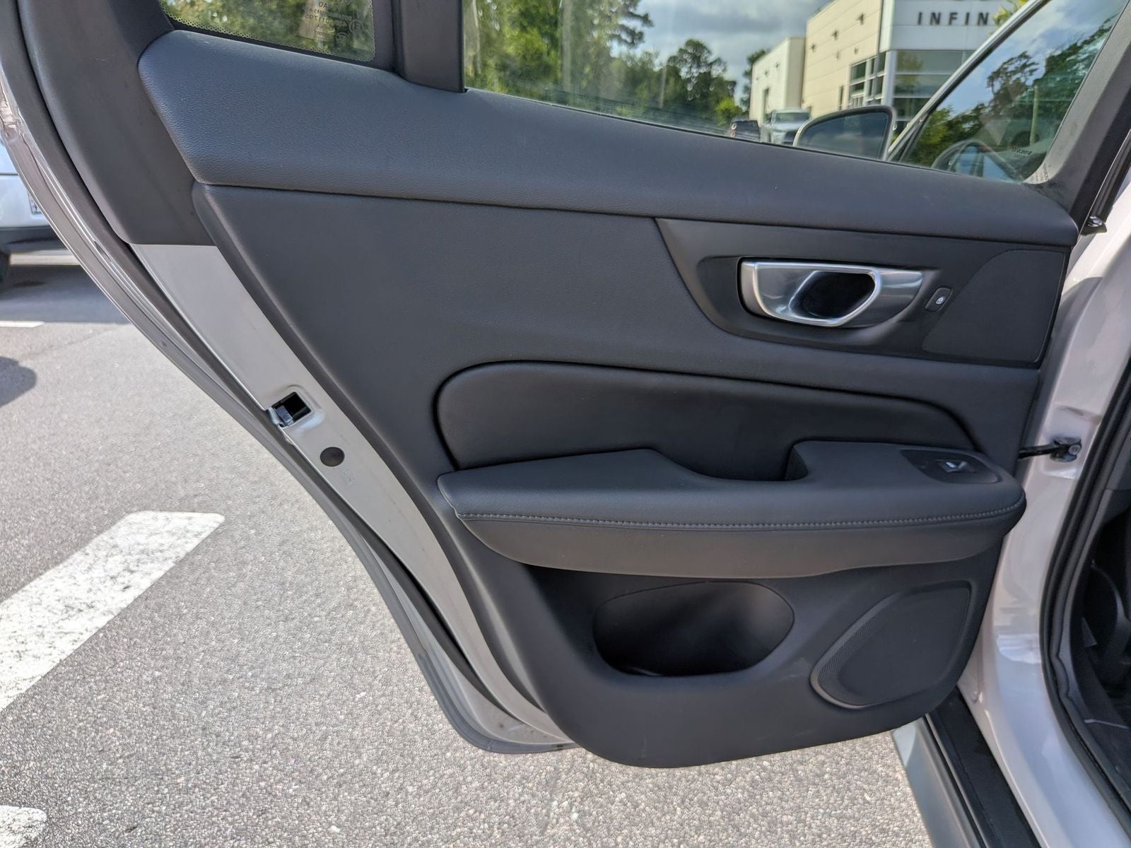 2025 Volvo V60 Cross Country B5 Plus