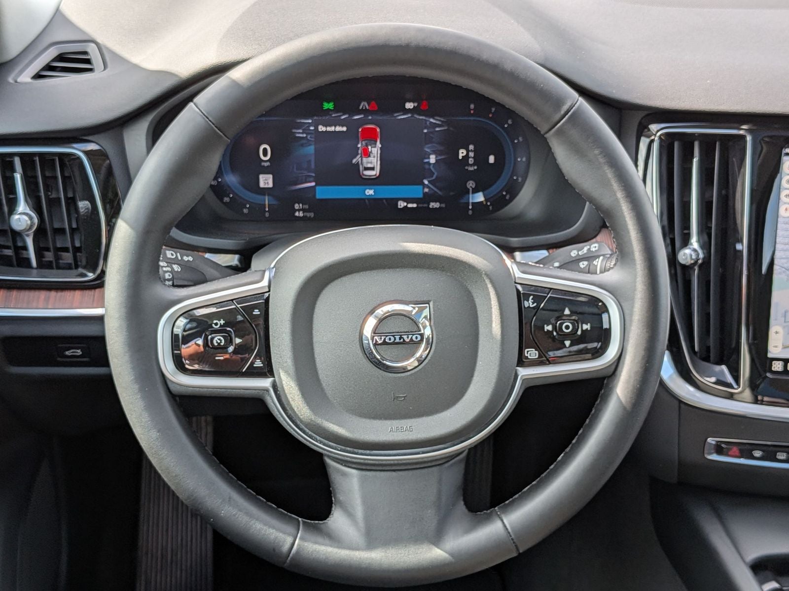 2025 Volvo V60 Cross Country B5 Plus