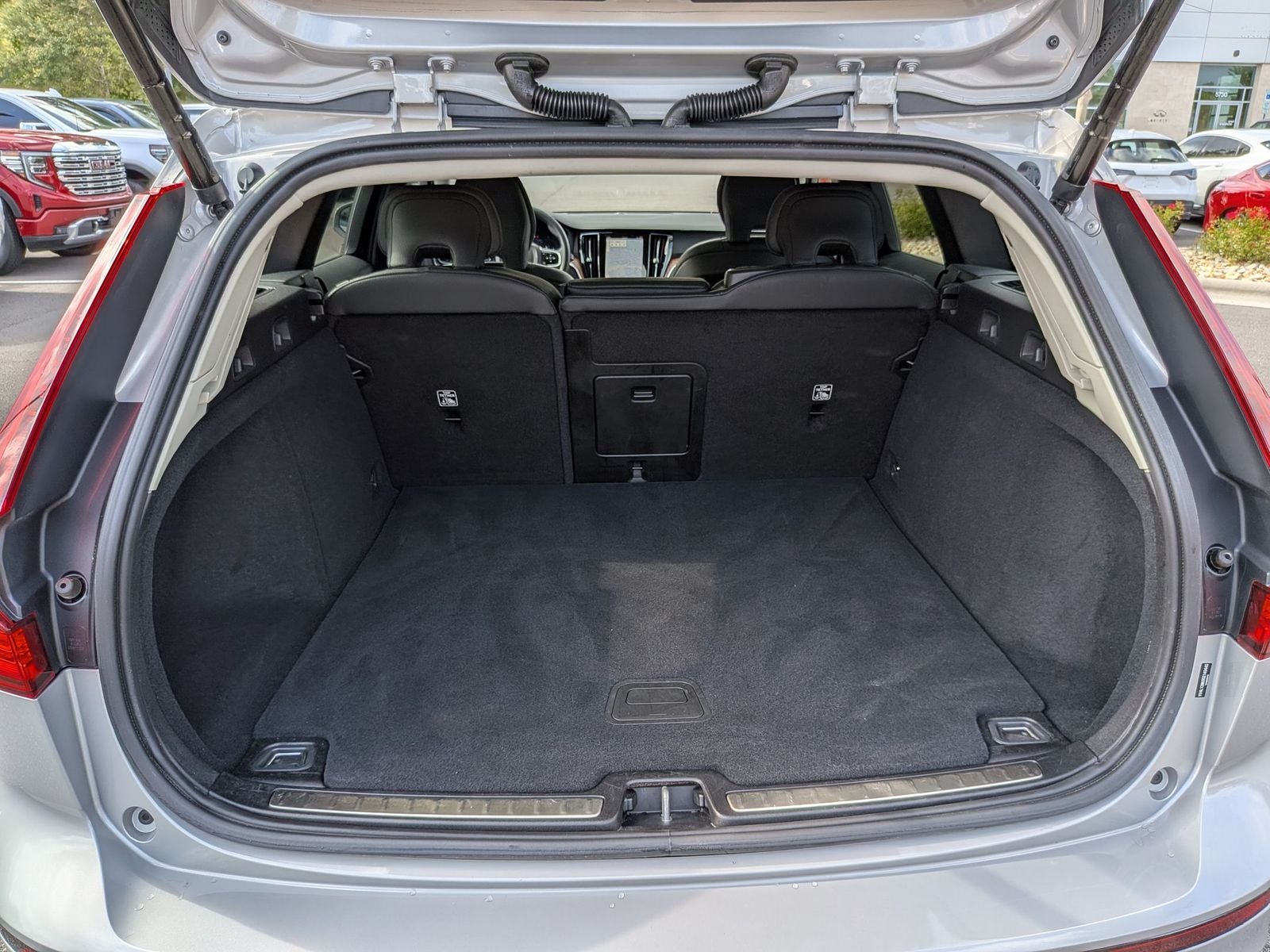 2025 Volvo V60 Cross Country B5 Plus