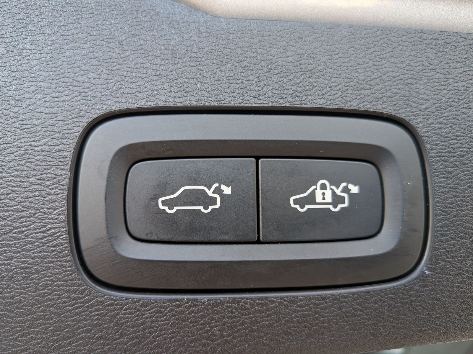 2025 Volvo V60 Cross Country B5 Plus