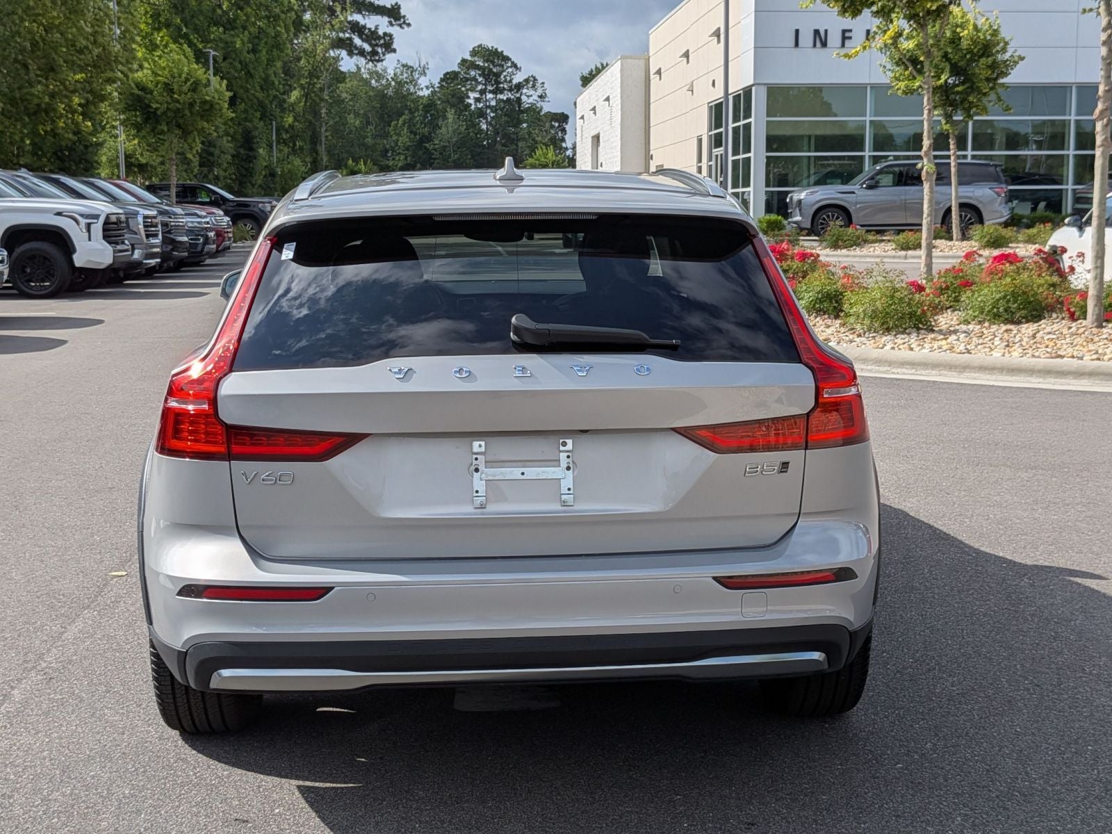 2025 Volvo V60 Cross Country B5 Plus