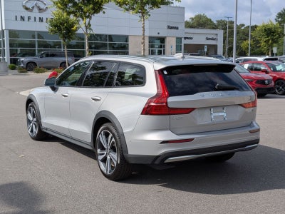 2025 Volvo V60 Cross Country B5 Plus
