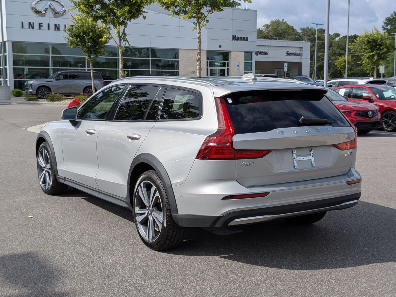 2025 Volvo V60 Cross Country B5 Plus