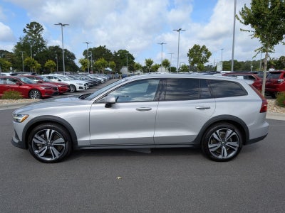 2025 Volvo V60 Cross Country B5 Plus