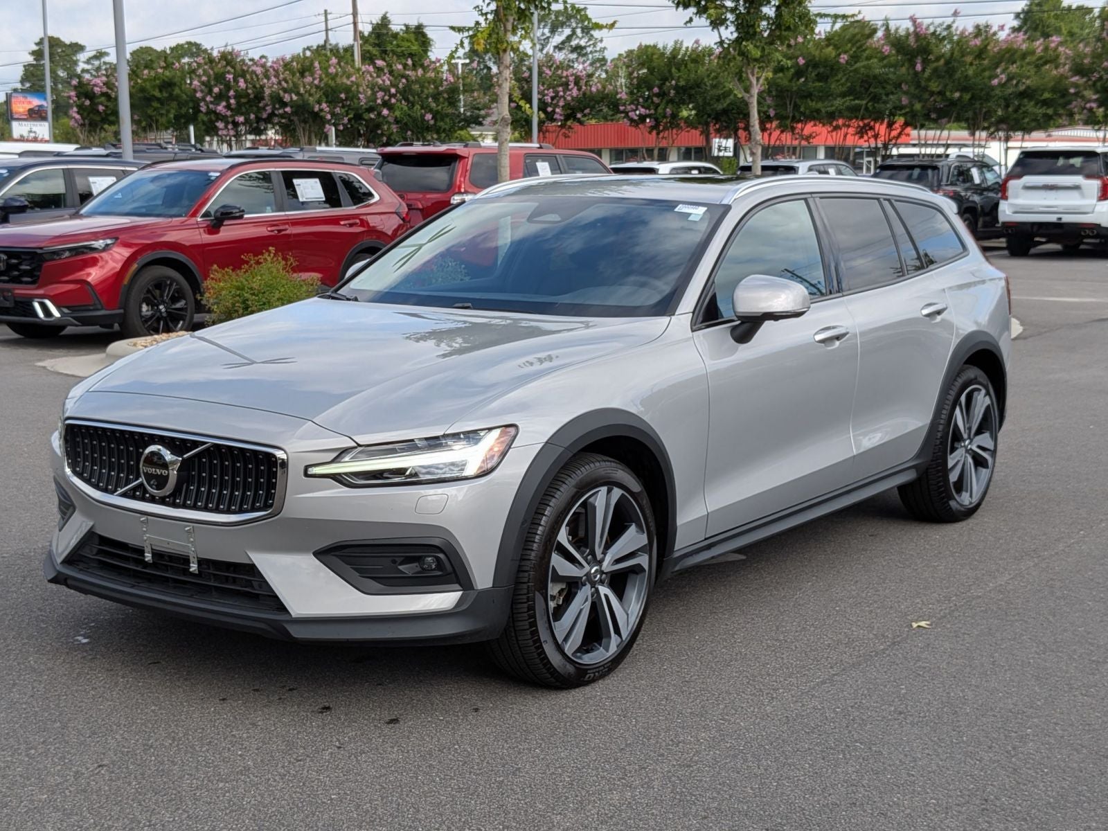 2025 Volvo V60 Cross Country B5 Plus