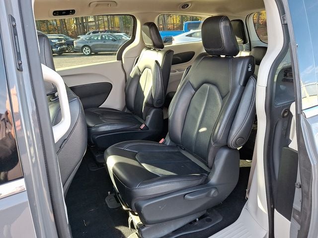 2022 Chrysler Pacifica Hybrid Touring L