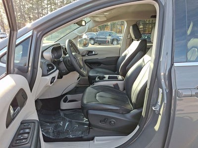 2022 Chrysler Pacifica Hybrid Touring L