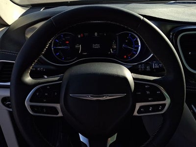 2022 Chrysler Pacifica Hybrid Touring L