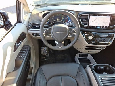 2024 Chrysler Pacifica Hybrid Select