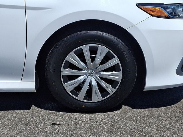 2022 Toyota Camry Hybrid LE