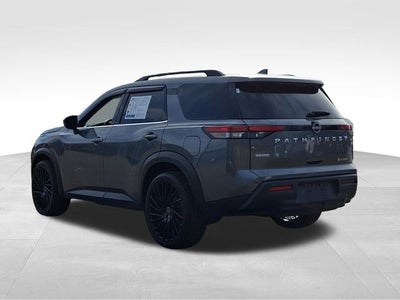 2022 Nissan Pathfinder SV