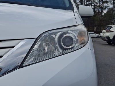 2015 Toyota Sienna LE 8 Passenger