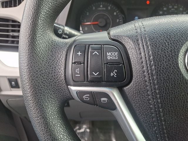 2015 Toyota Sienna LE 8 Passenger