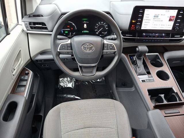 2021 Toyota Sienna LE 8 Passenger