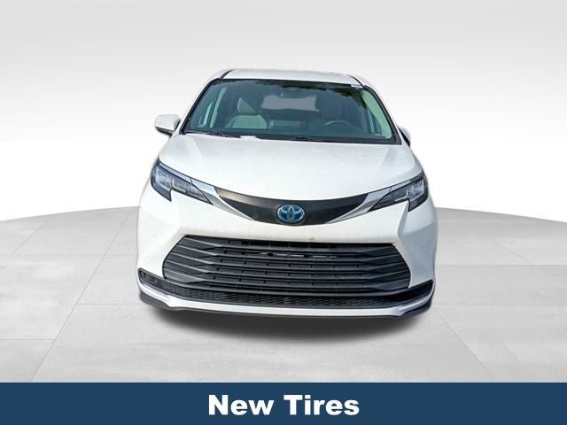 2021 Toyota Sienna LE 8 Passenger