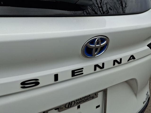 2021 Toyota Sienna LE 8 Passenger