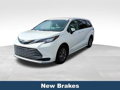 2021 Toyota Sienna LE 8 Passenger