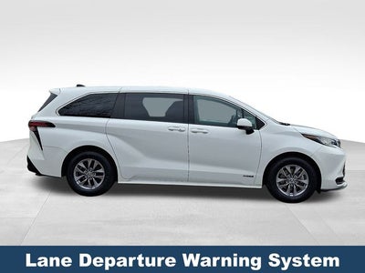2021 Toyota Sienna LE 8 Passenger