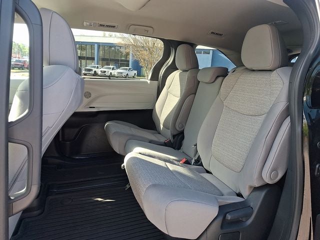 2025 Toyota Sienna LE 8 Passenger