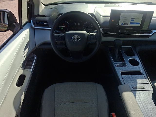 2025 Toyota Sienna LE 8 Passenger