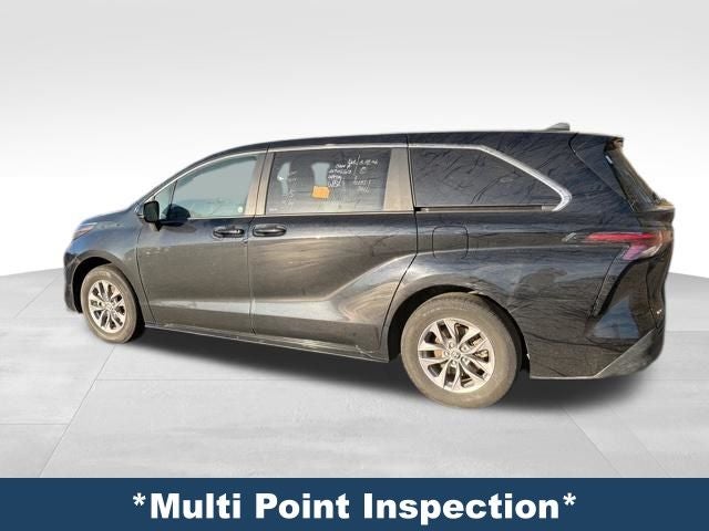 2025 Toyota Sienna LE 8 Passenger