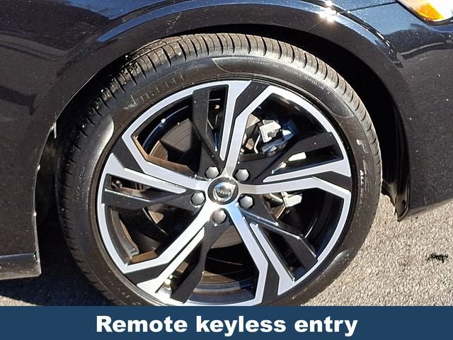 2024 Volvo S60 B5 Core Dark Theme