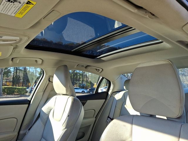 2024 Volvo S60 B5 Core Dark Theme