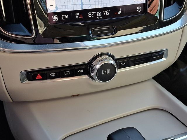 2024 Volvo S60 B5 Core Dark Theme