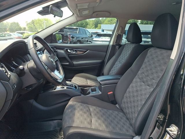 2022 Nissan Rogue Sport SV