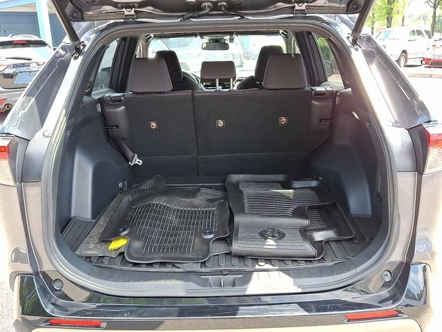 2022 Toyota RAV4 Hybrid SE