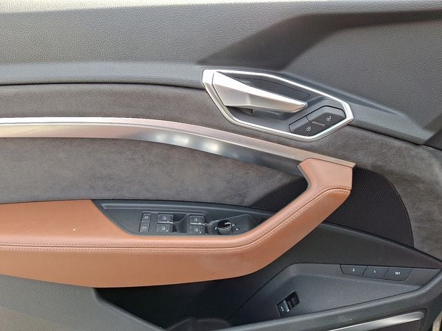 2019 Audi e-tron Prestige quattro