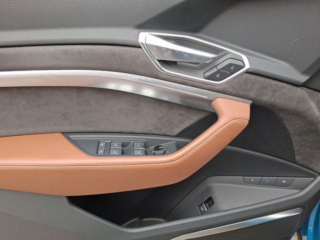 2019 Audi e-tron Prestige quattro