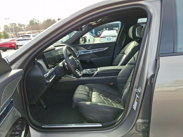 2025 BMW 7 Series 740i