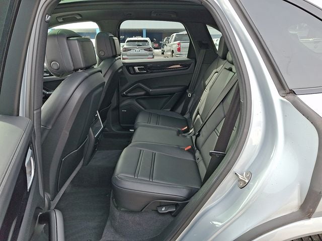 2022 Porsche Cayenne E-Hybrid Base