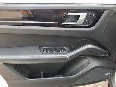 2022 Porsche Cayenne E-Hybrid Base