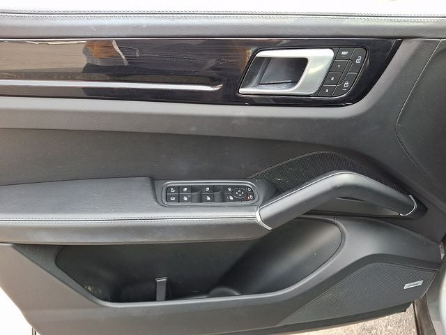 2022 Porsche Cayenne E-Hybrid Base