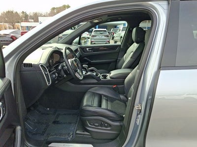 2022 Porsche Cayenne E-Hybrid Base